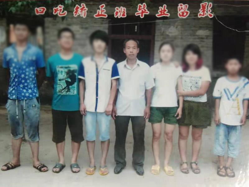 口吃学校历届学员毕业留念